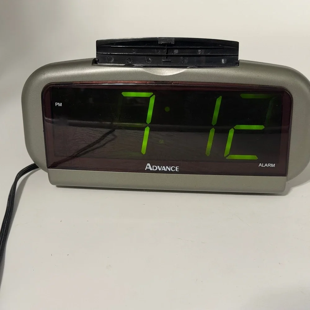 Vtg Advance 4026 Digital Alarm Clock LED Display Silver Large Numbers Snooze